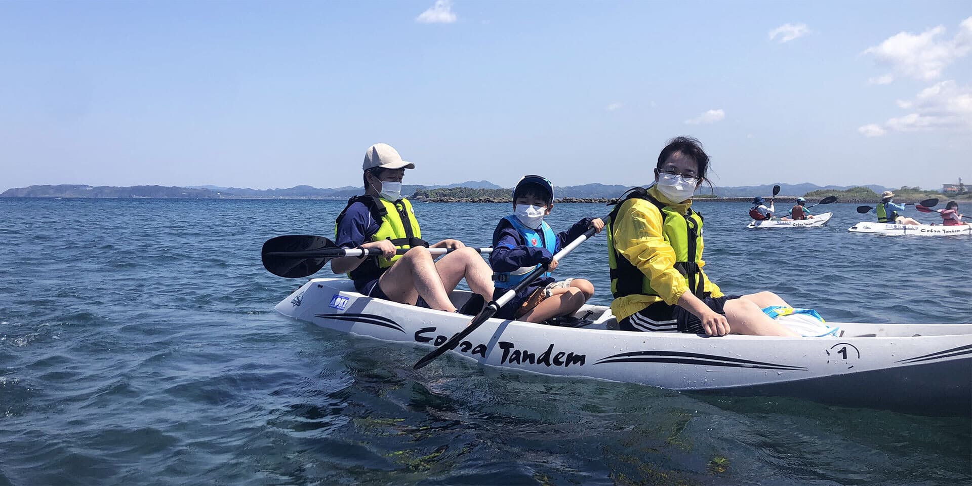 familykayak_2.jpg